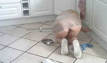 A girl ponytail does not raise the asian xx penis and inserted into the vagina, he